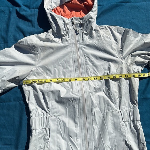Mountain Hardware outer shell rain jacket white with orange mesh inner lining SP - Picture 9 of 11